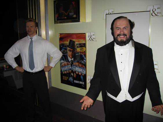 Pavarotti am Eingang